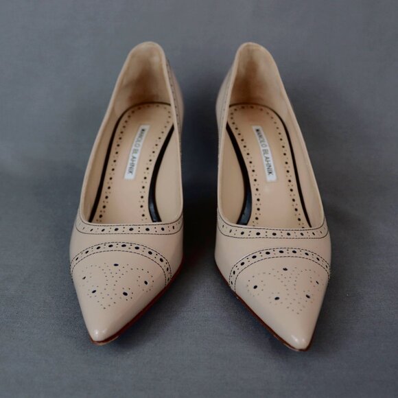 Manolo Blahnik 38 Quitohi Patent Nude Tan Point Toe Heels Perforated Laser Cut - Picture 9 of 16